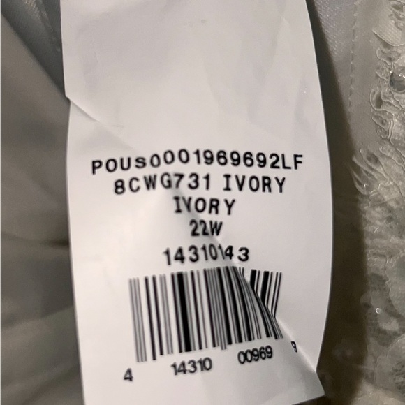 Oleg Cassini Ivory A-Line Ballgown Wedding Dress 3/4 Sleeves Beaded Bodice 22W - Picture 11 of 15